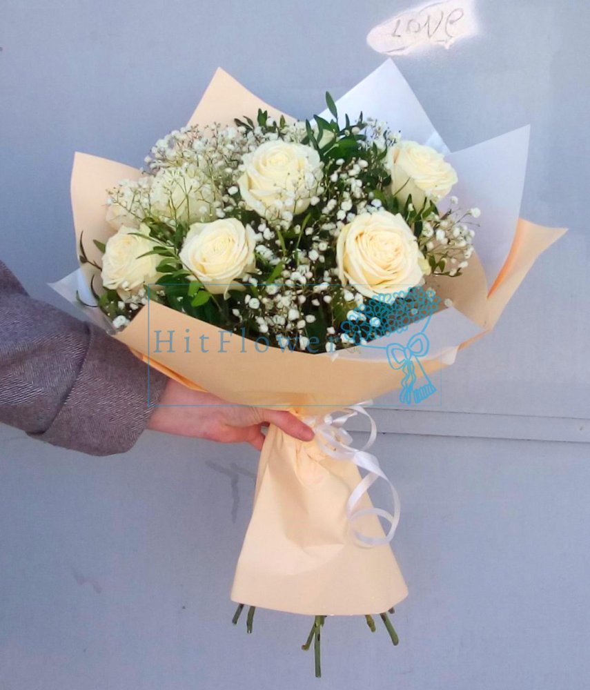 Букет цветов Белые розы в зелени Букет цветов из: Розы